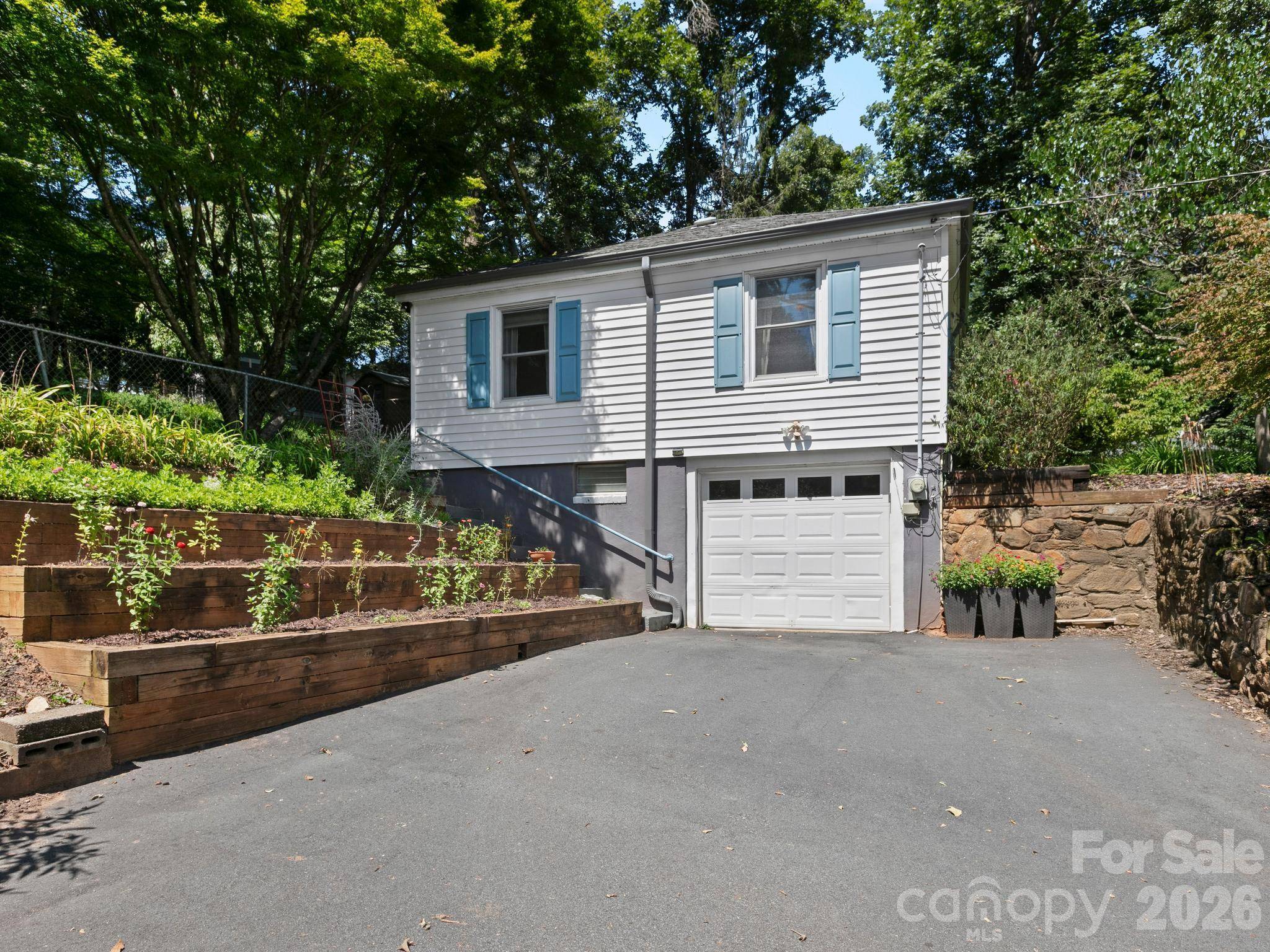28 Arthur RD, Asheville, NC 28806