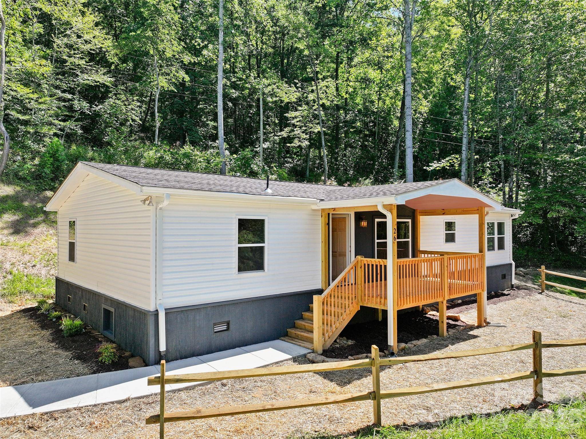 26 Lancelot LOOP, Canton, NC 28716