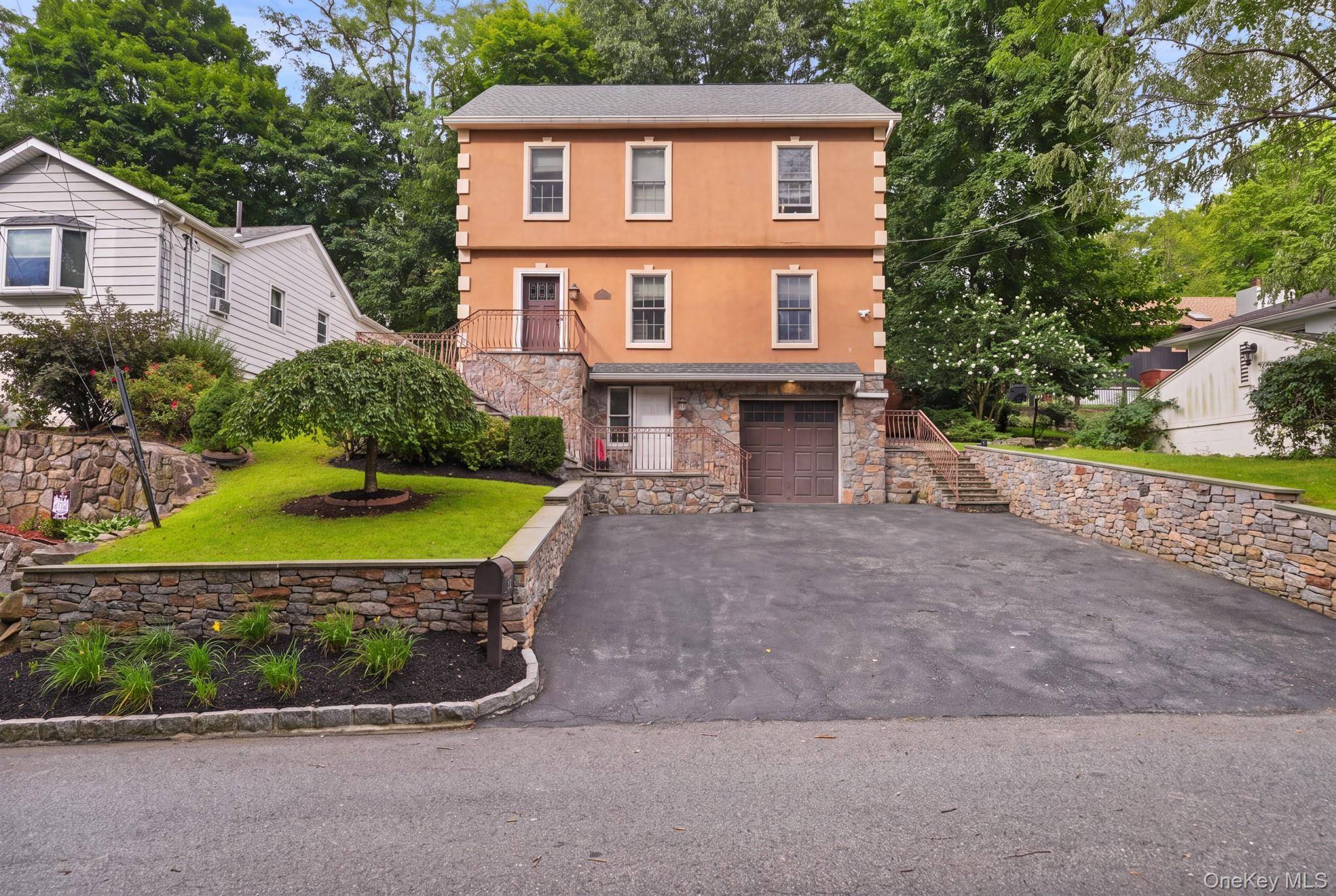 31 Reservoir RD, White Plains, NY 10603