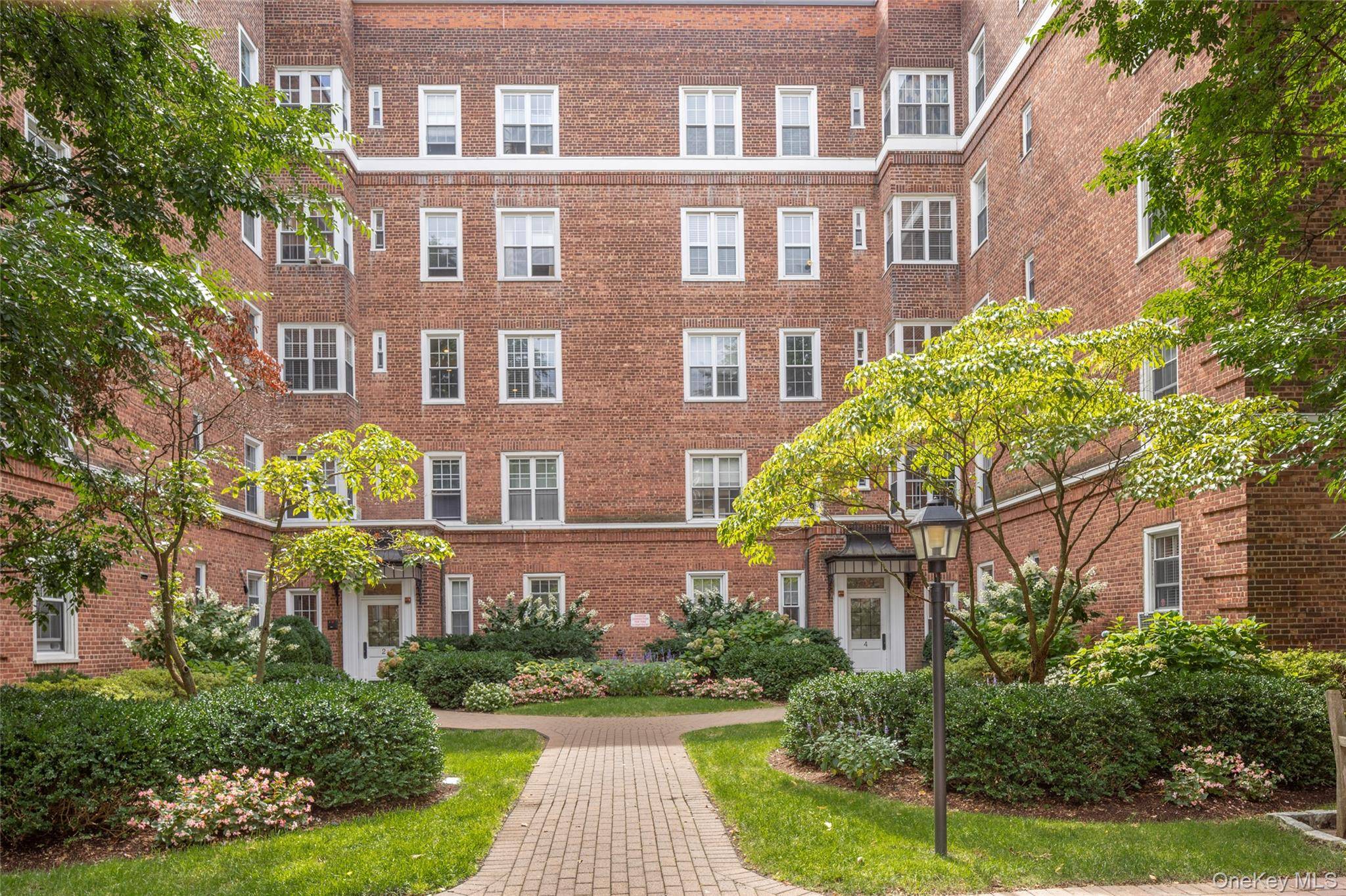 2 Midland Gardens AVE #2C, Bronxville, NY 10708