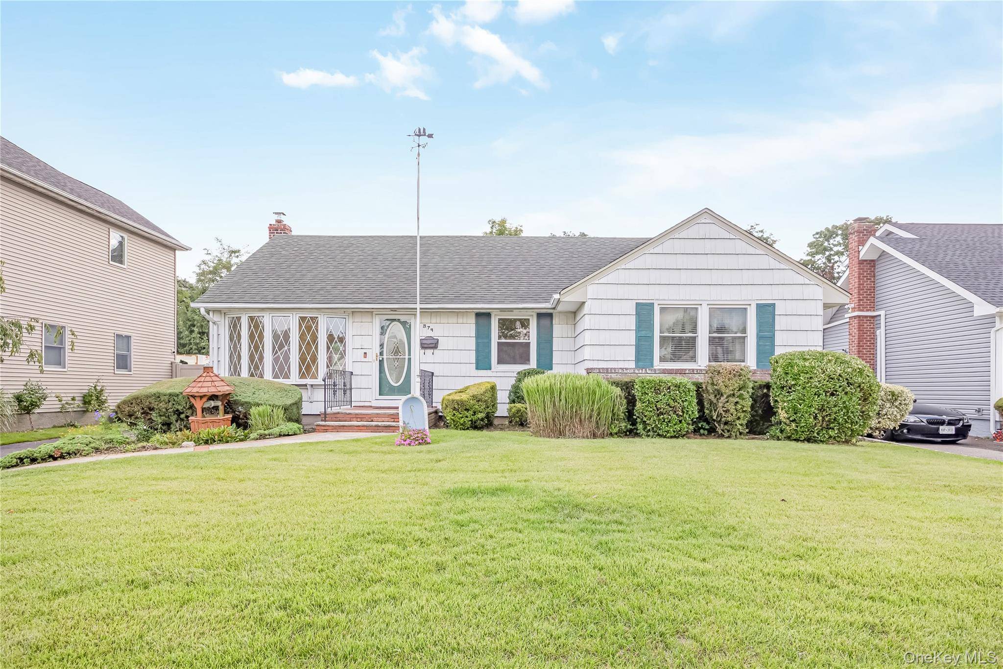 874 Alan DR, Wantagh, NY 11793