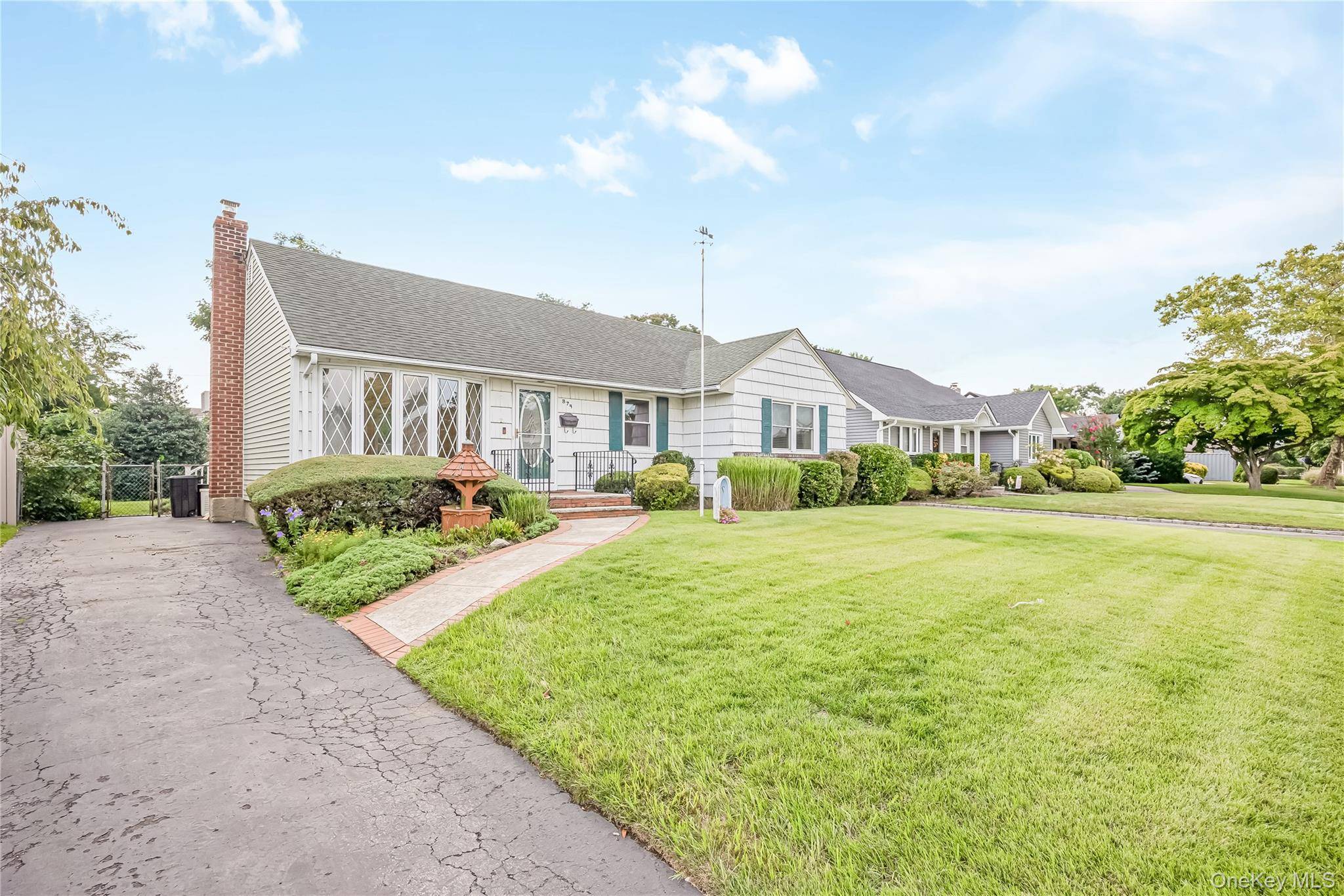 874 Alan DR, Wantagh, NY 11793
