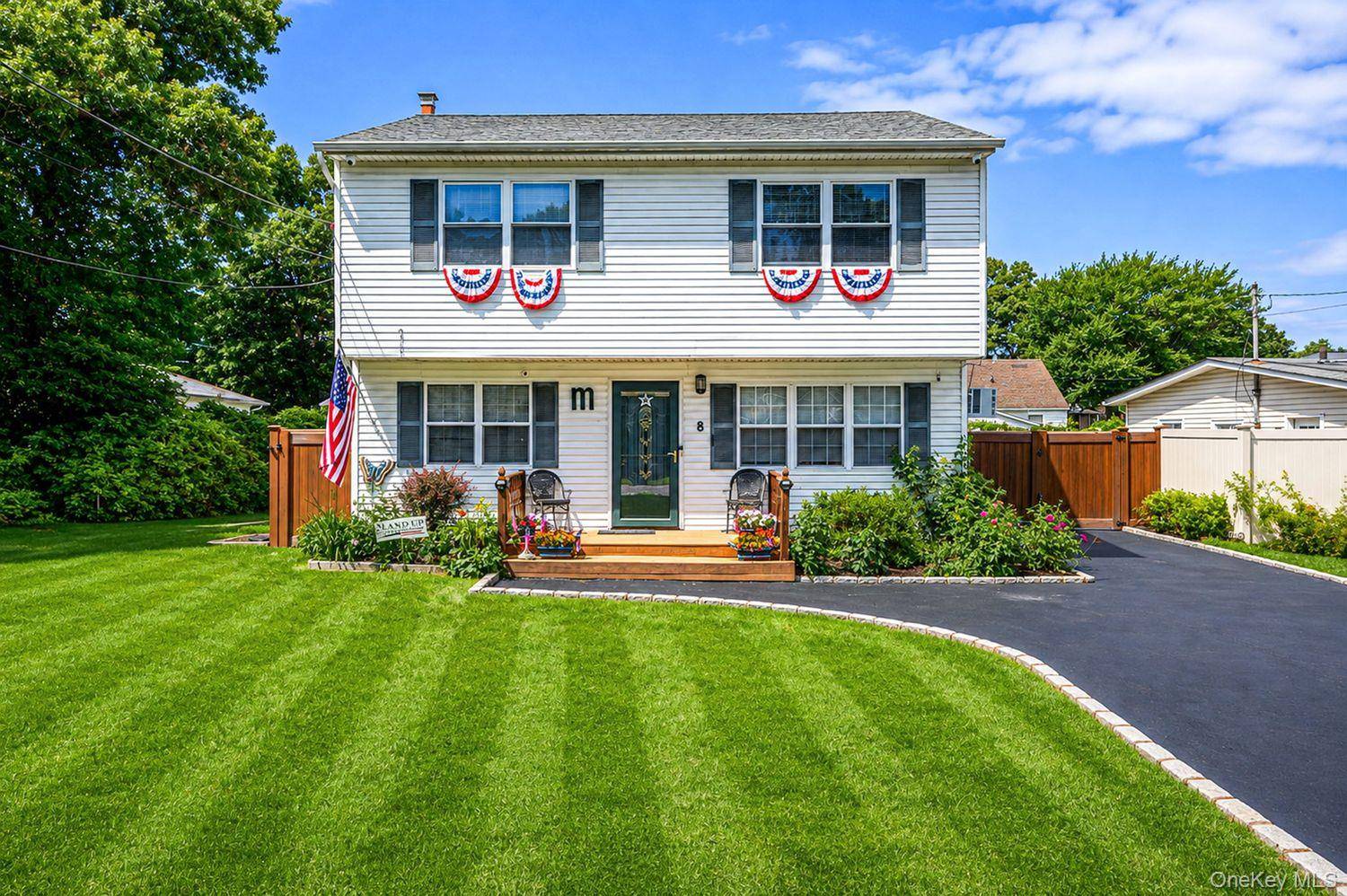 8 Halewood DR, Shirley, NY 11967