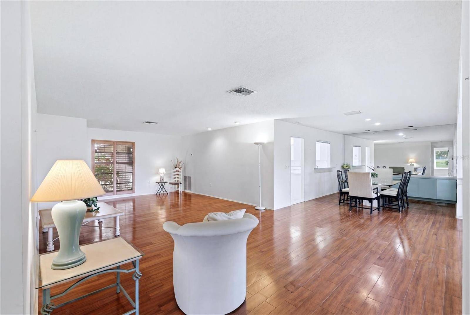 5451 GOLF POINTE DR #V-225, Sarasota, FL 34243