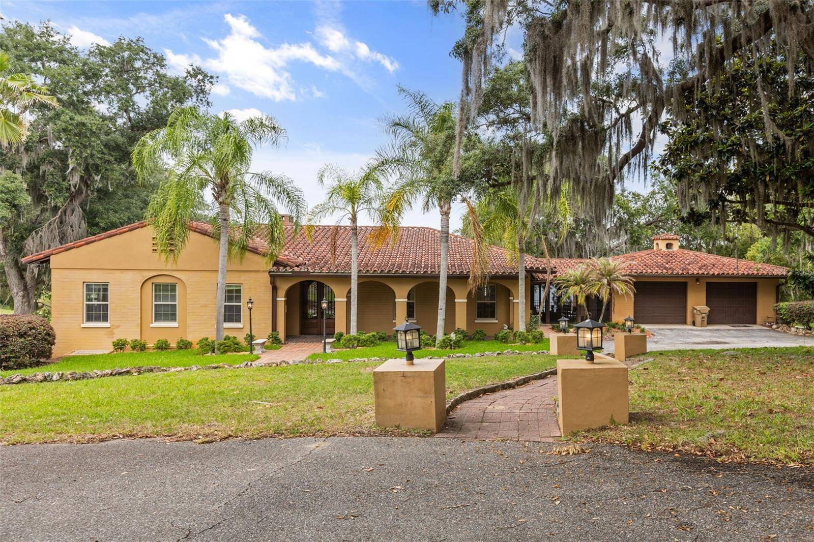 1909 COUNTRY CLUB DR, Eustis, FL 32726