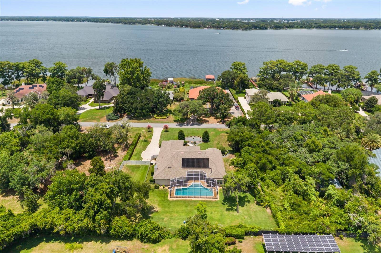 15900 ACORN CIR, Tavares, FL 32778
