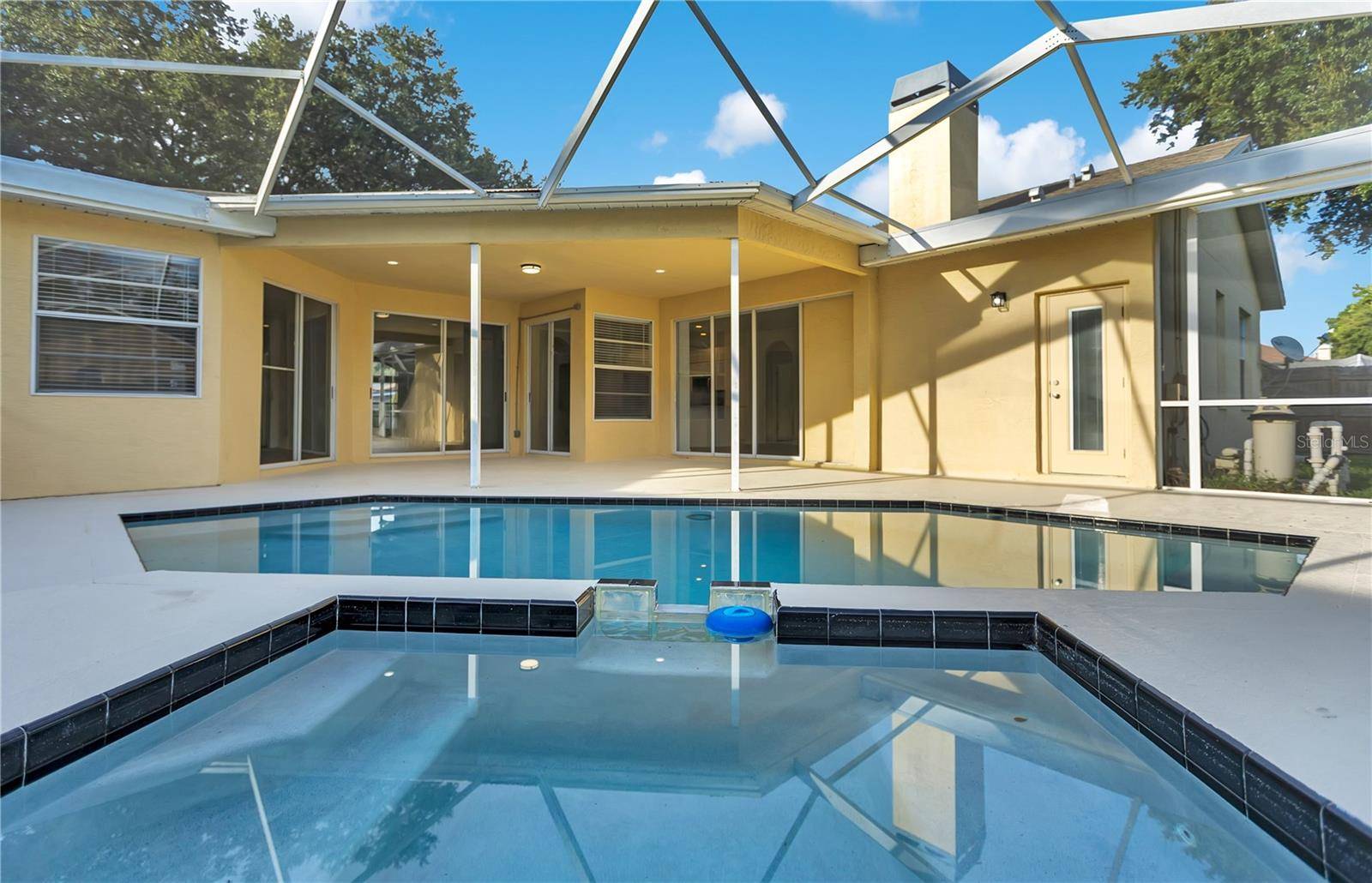 9303 HERITAGE OAK CT, Tampa, FL 33647