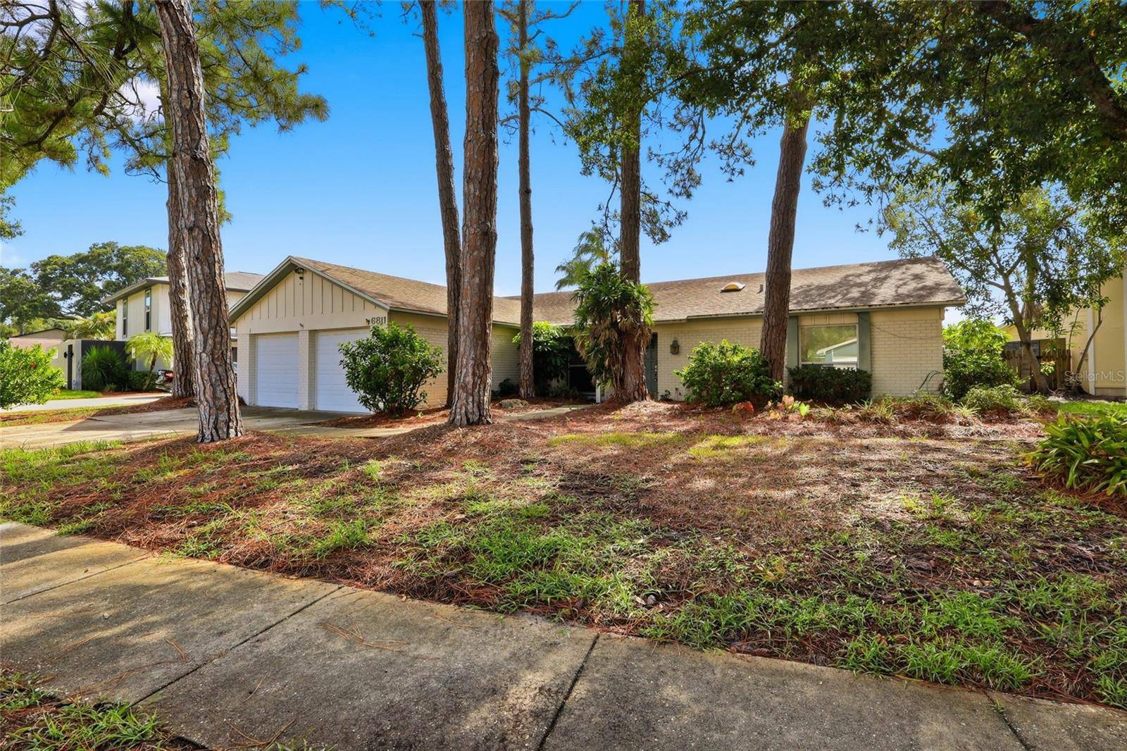 6811 TWELVE OAKS BLVD, Tampa, FL 33634