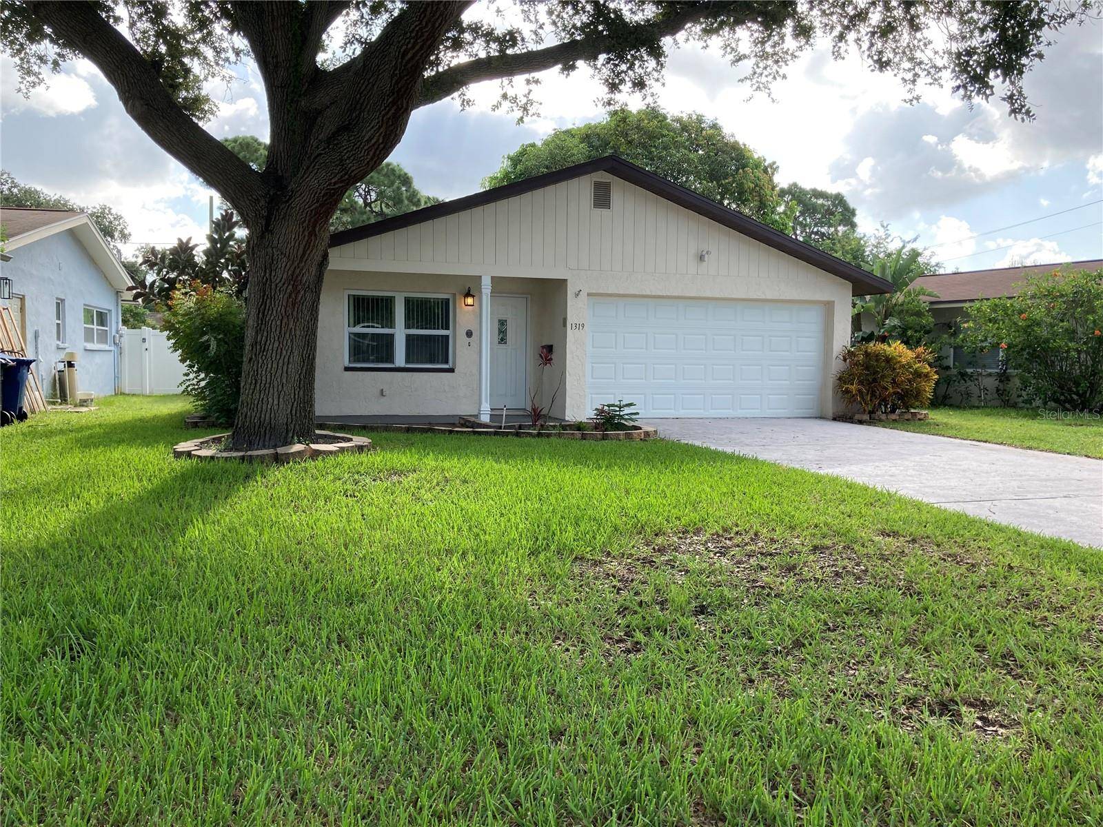 1319 35TH ST N, St Petersburg, FL 33713