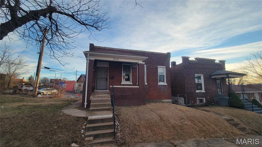 3926 Tholozan AVE, St Louis, MO 63116