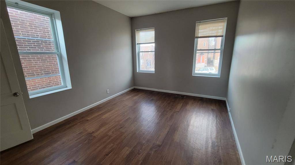 3926 Tholozan AVE, St Louis, MO 63116