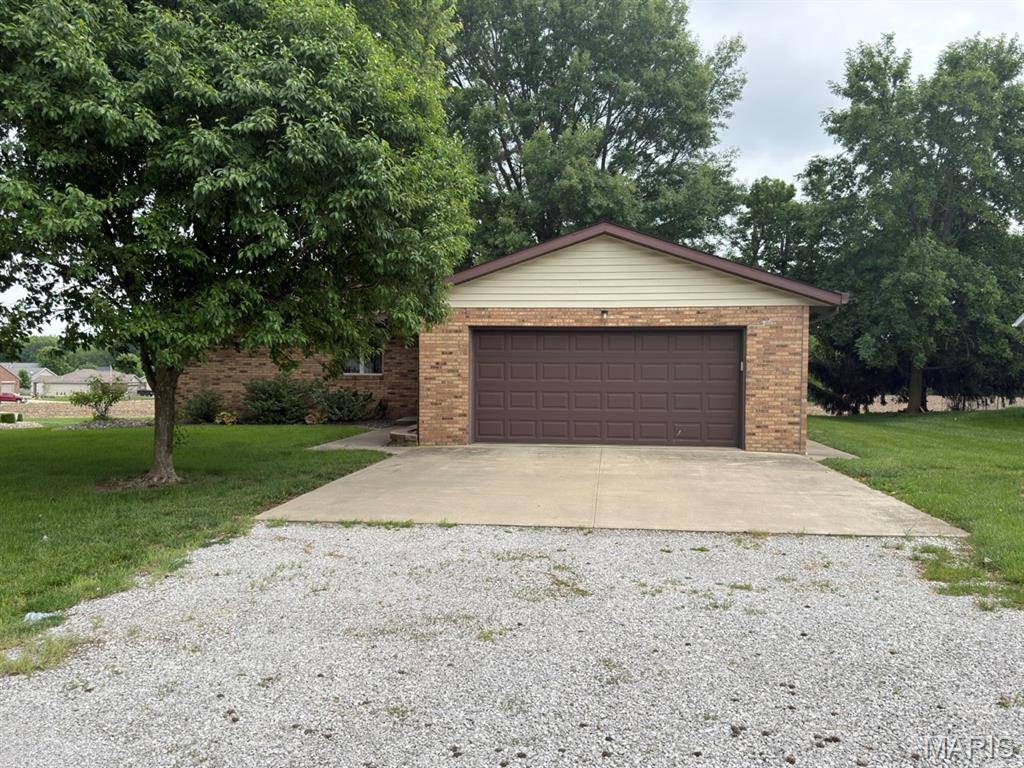 499 S Cleveland ST, Aviston, IL 62216