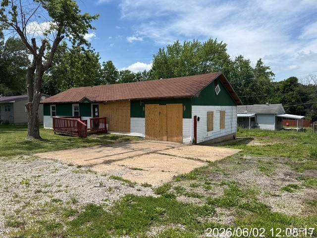 206 Mueller DR, Cuba, MO 65453