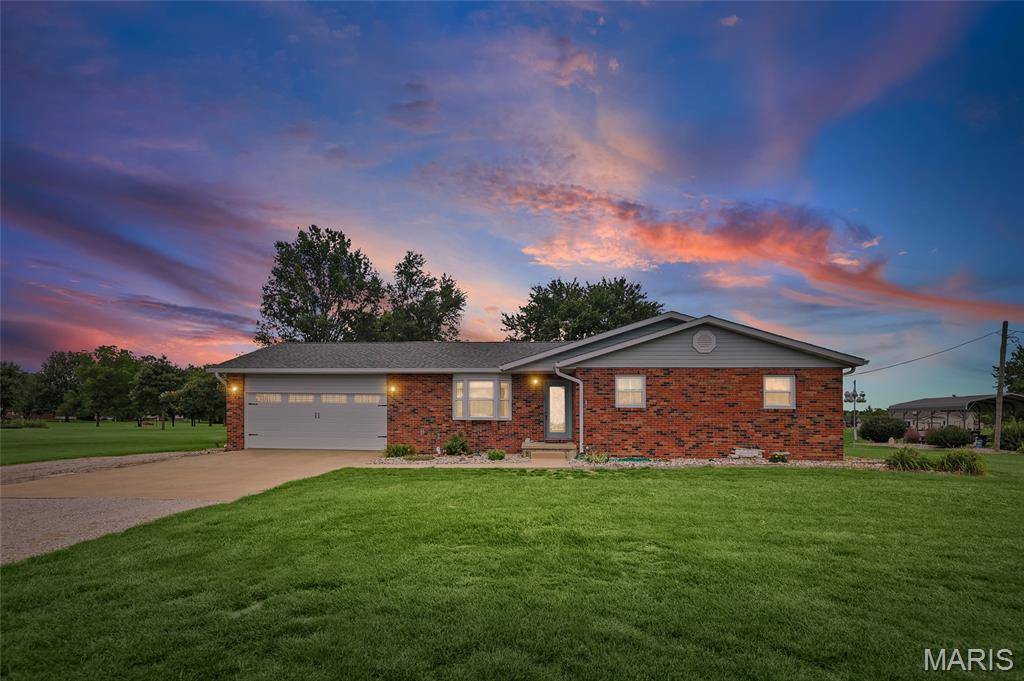 12941 Daiber RD, Highland, IL 62249