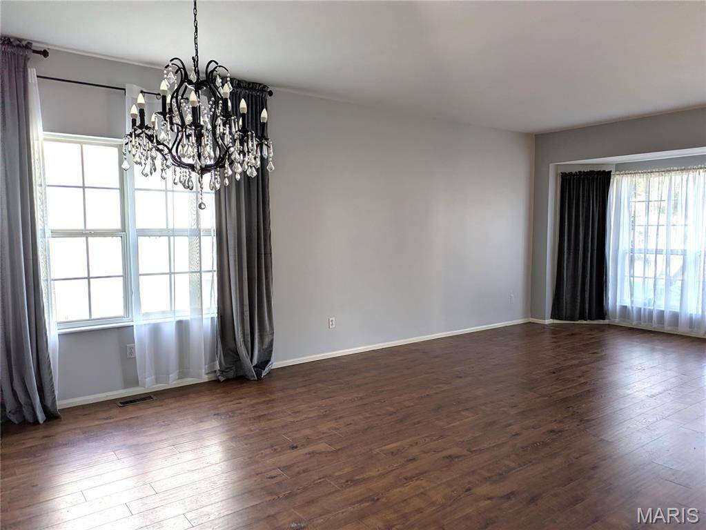 9104 Cedarberry CIR, St Louis, MO 63123