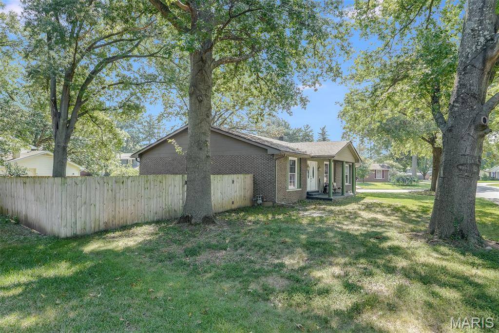 5209 River Aire DR, Godfrey, IL 62035