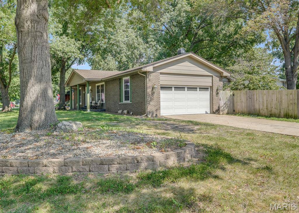 5209 River Aire DR, Godfrey, IL 62035