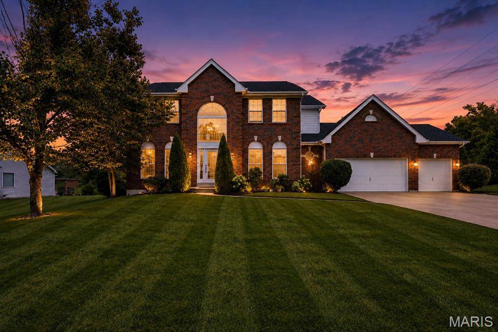 800 Dunbarton DR, Weldon Spring, MO 63304