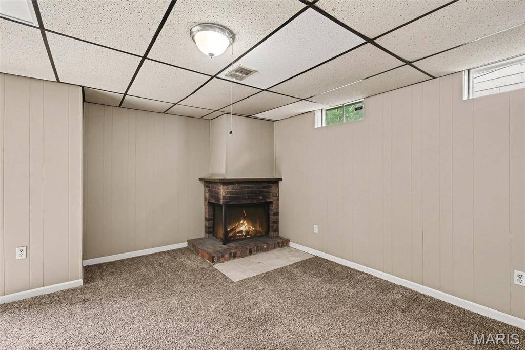 6720 Foxbend CT, Florissant, MO 63033