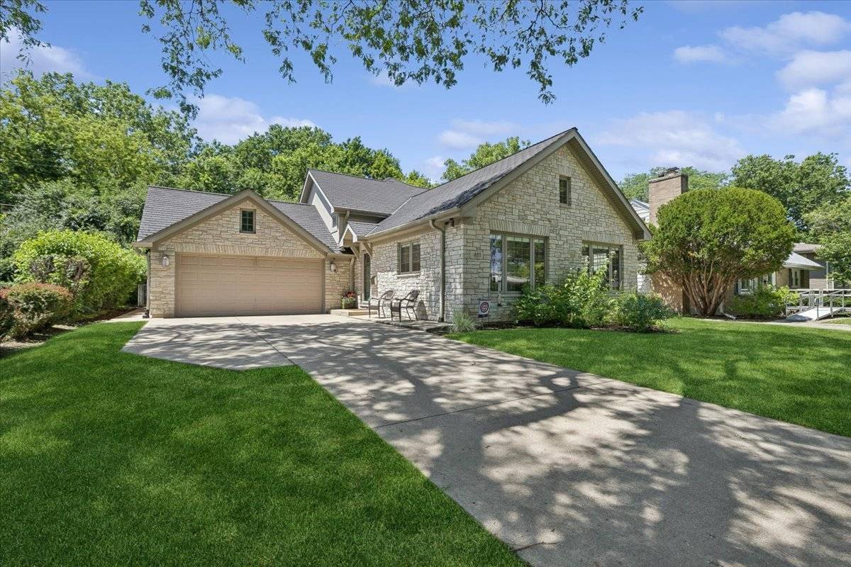 411 Drake ST, Libertyville, IL 60048