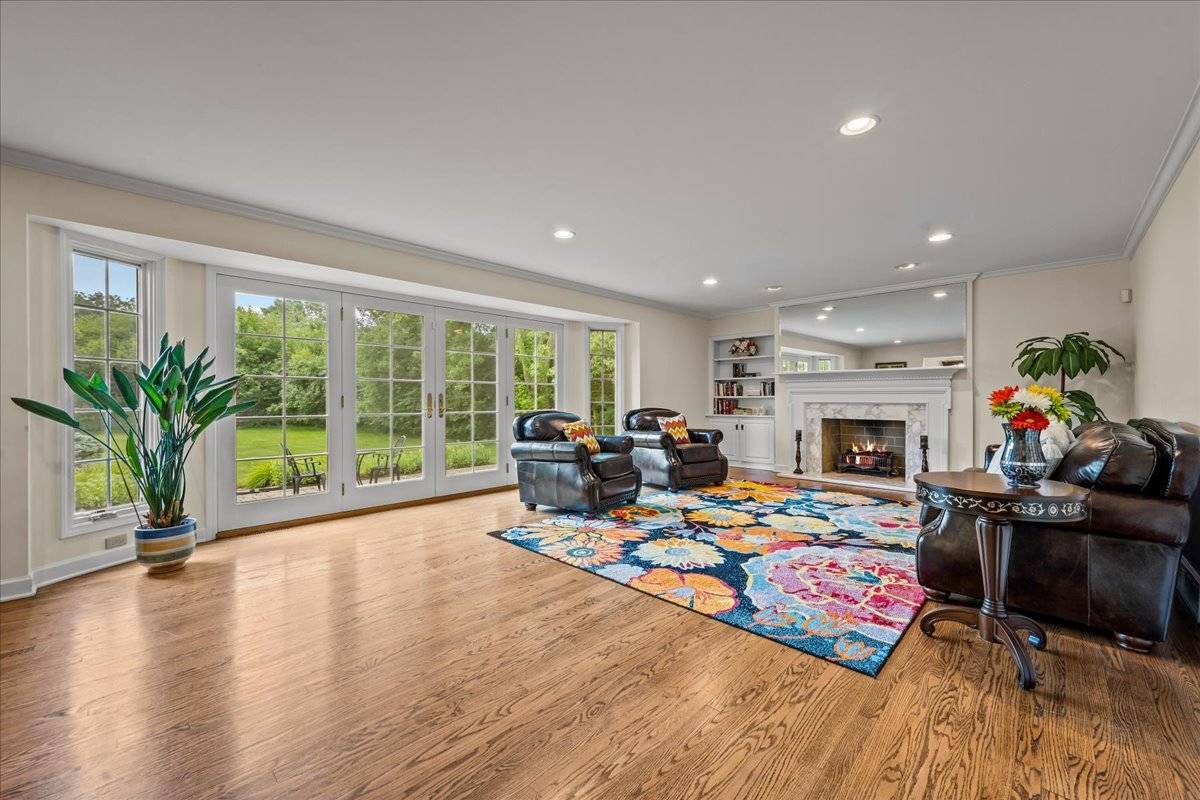455 Rockefeller RD, Lake Forest, IL 60045