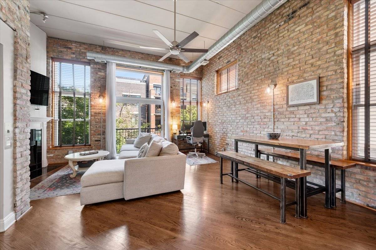 2117 W Belmont AVE #2, Chicago, IL 60618
