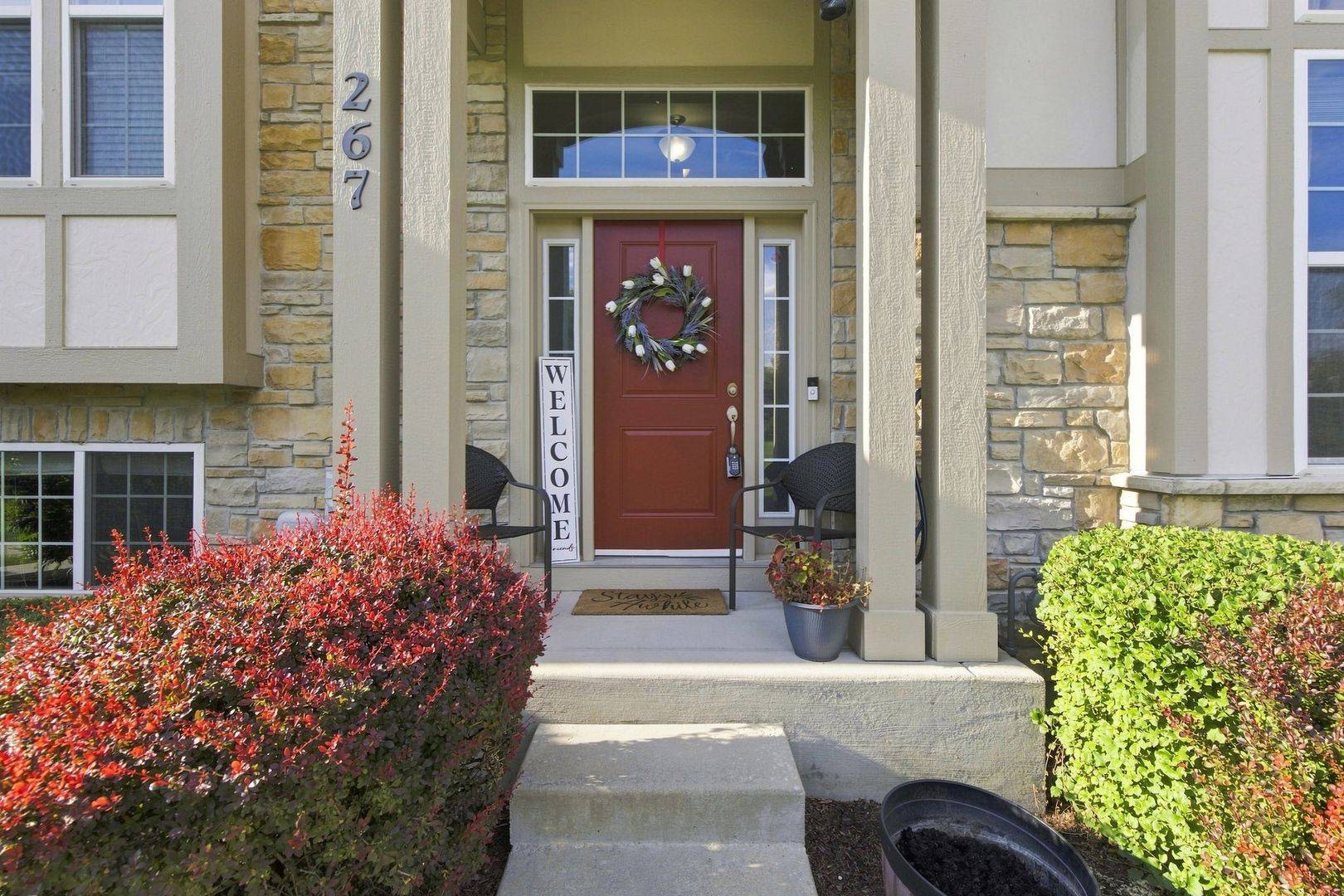 267 Garrett CIR, Carol Stream, IL 60188