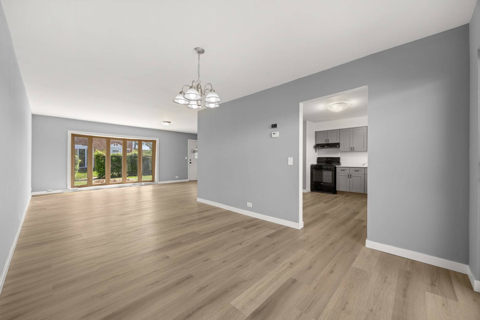 8812 Dee RD #A, Des Plaines, IL 60016