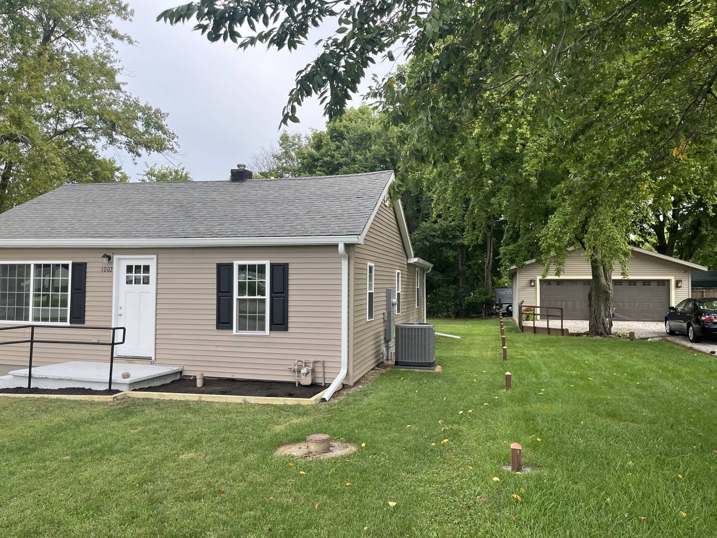 1002 E Lafayette ST, Bloomington, IL 61701