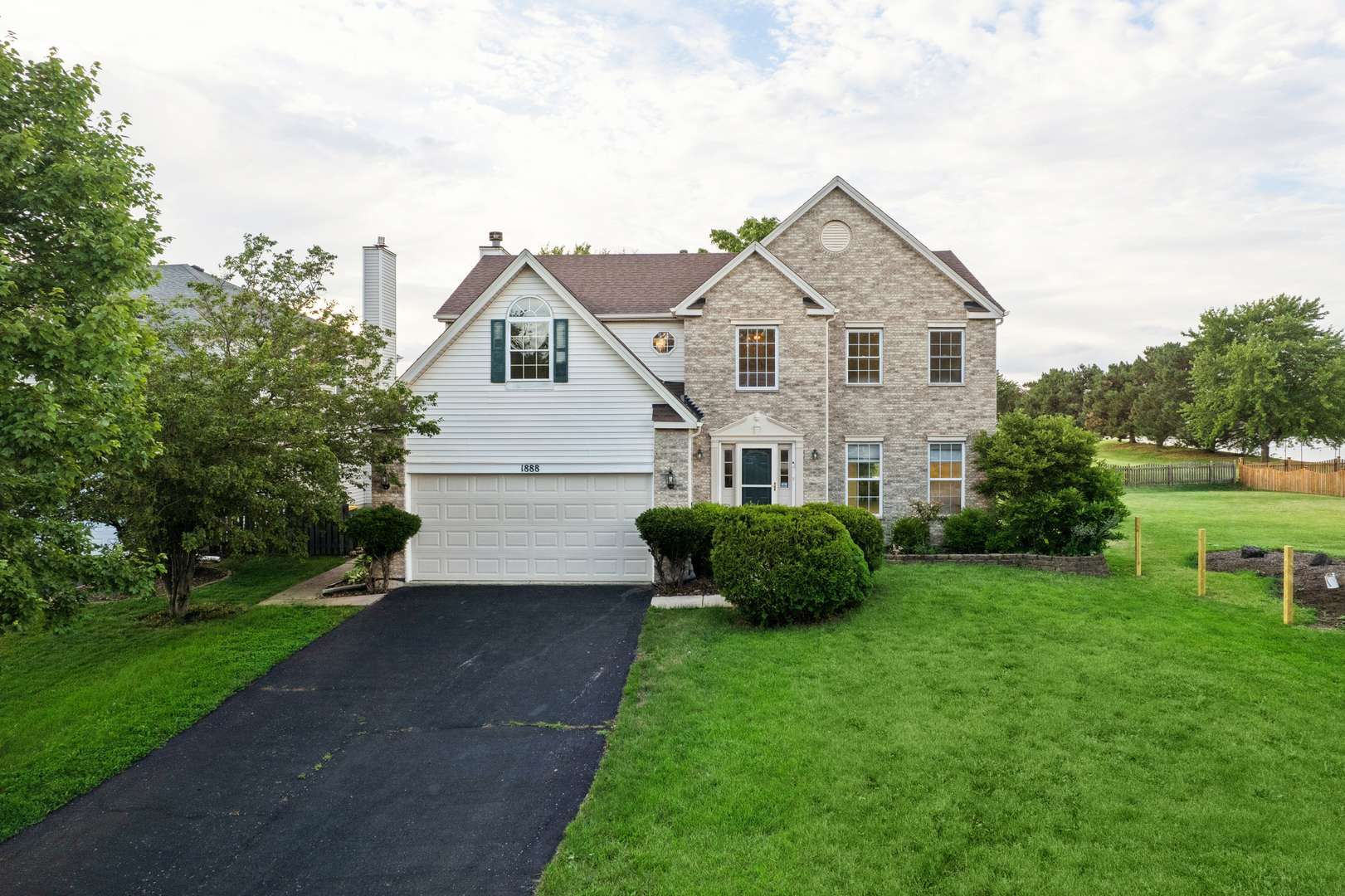 1888 Shoreline CT, Romeoville, IL 60446