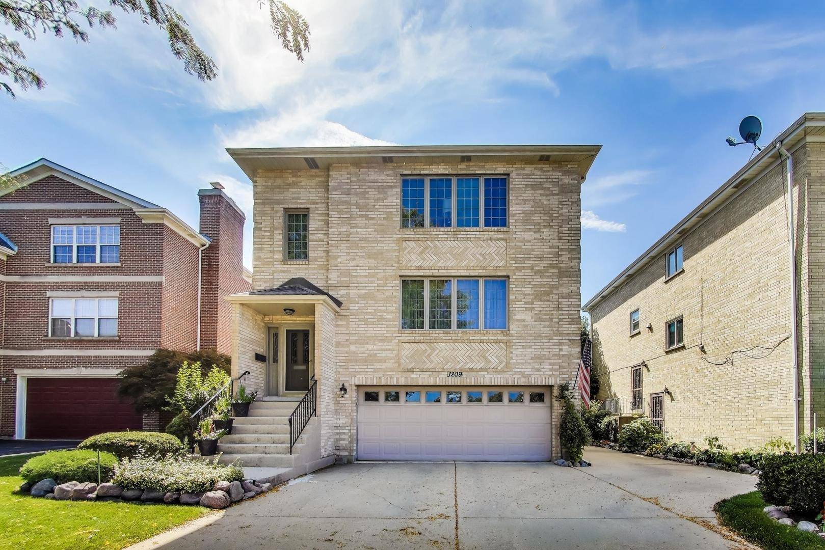 1209 E Davis ST E #3, Arlington Heights, IL 60005