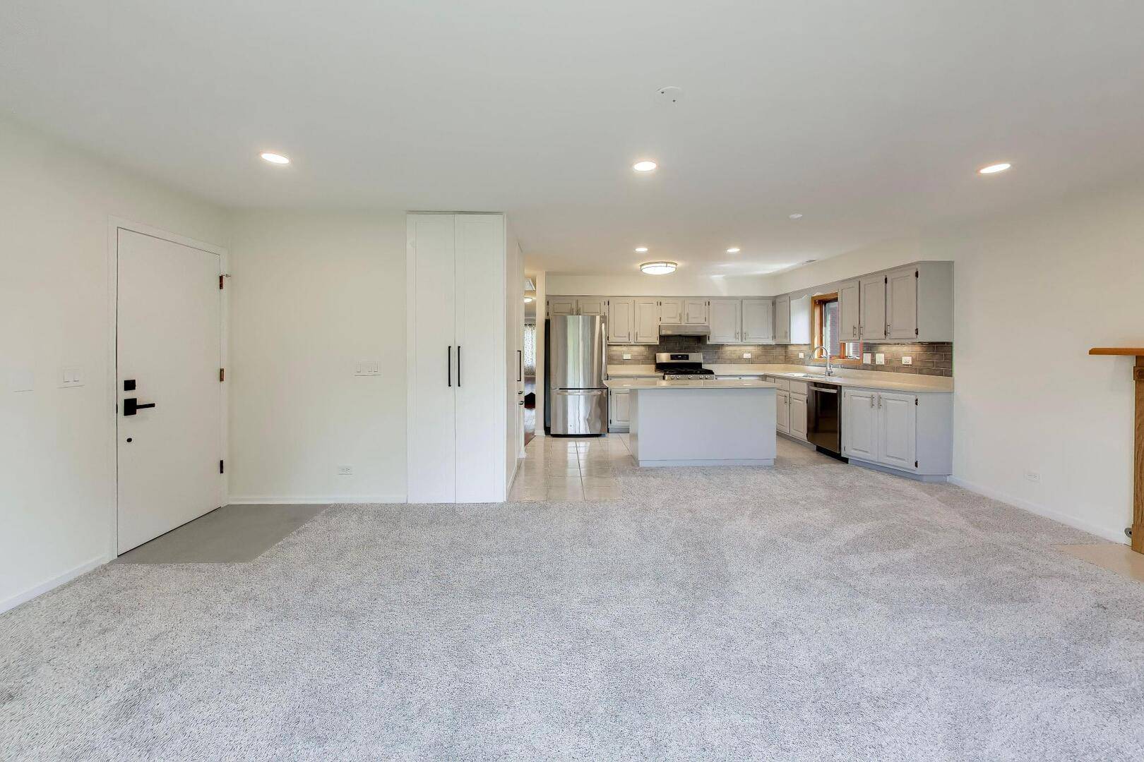 1209 E Davis ST E #3, Arlington Heights, IL 60005
