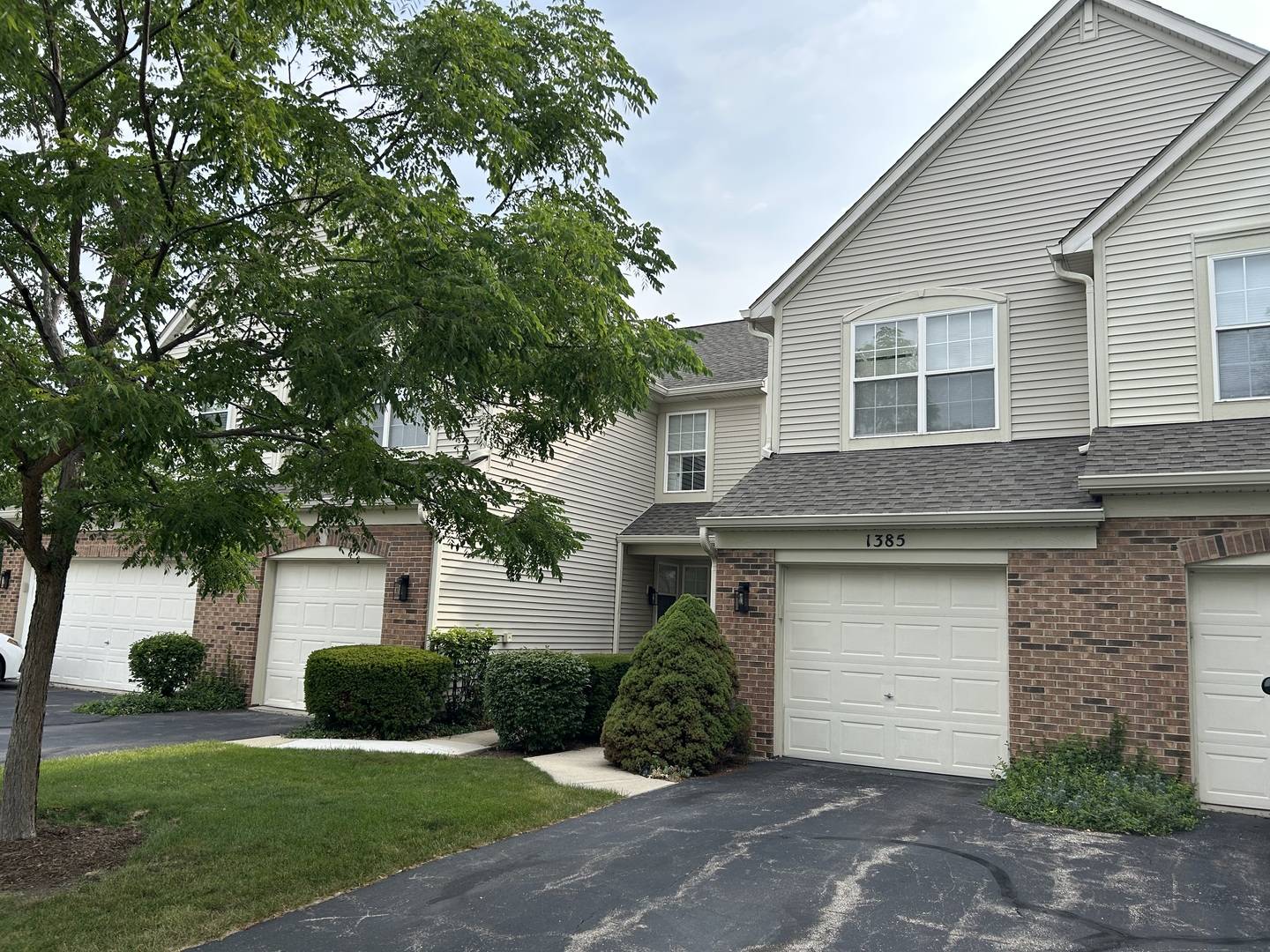 1385 Redbridge CT, Grayslake, IL 60030