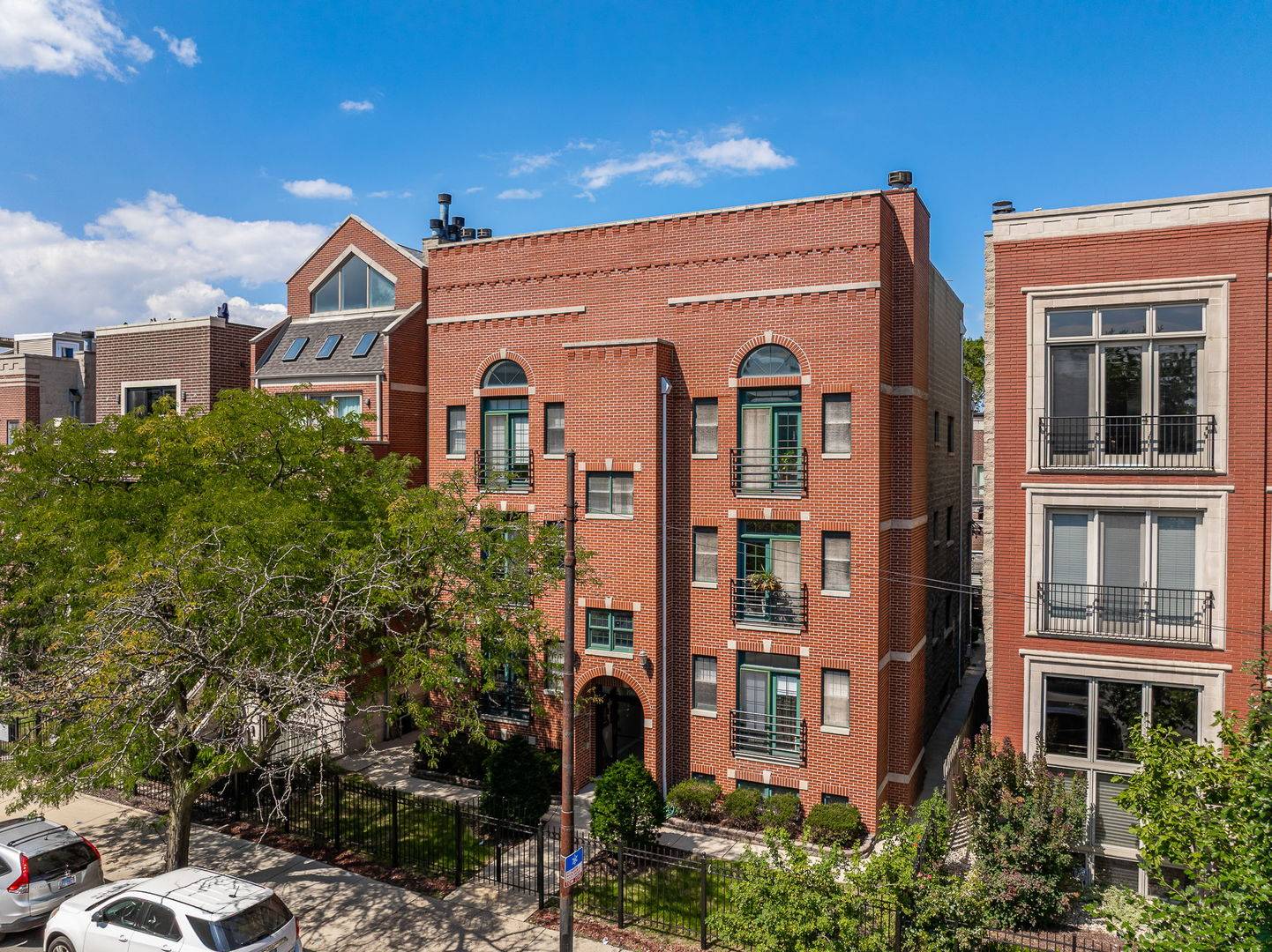 1916 W Belmont AVE #2E, Chicago, IL 60657