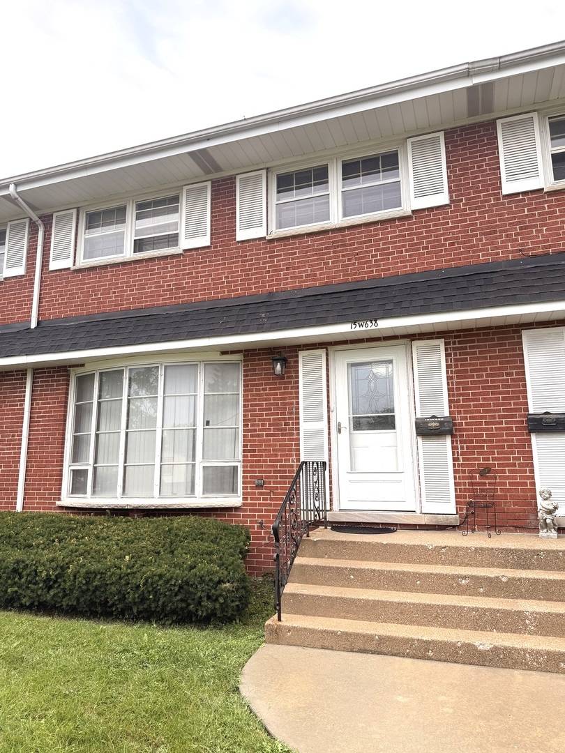 15W638 Virginia LN, Elmhurst, IL 60126