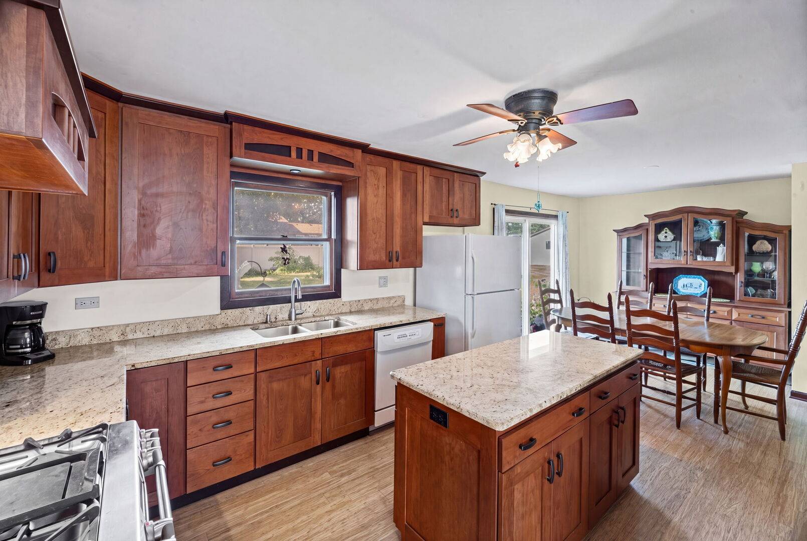 645 Flagstaff LN, Hoffman Estates, IL 60169