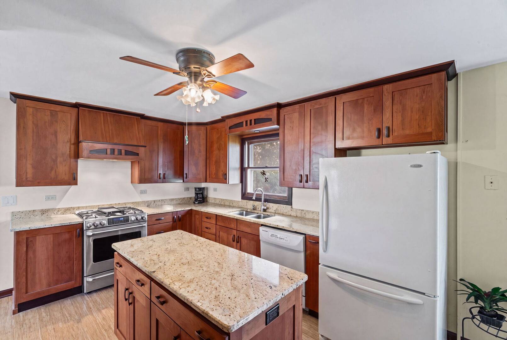 645 Flagstaff LN, Hoffman Estates, IL 60169