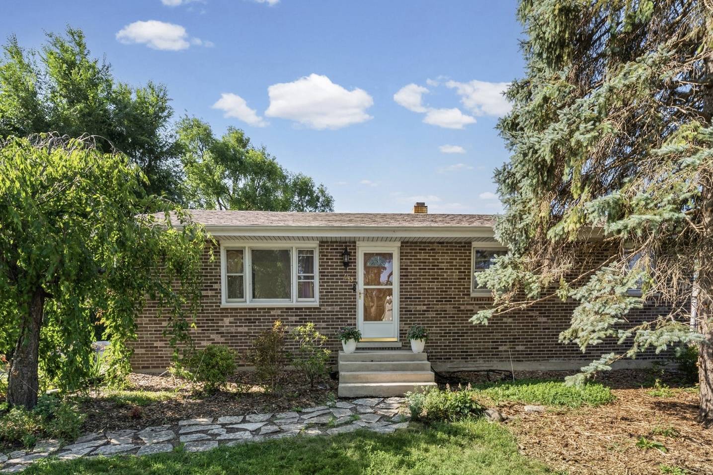 645 Flagstaff LN, Hoffman Estates, IL 60169