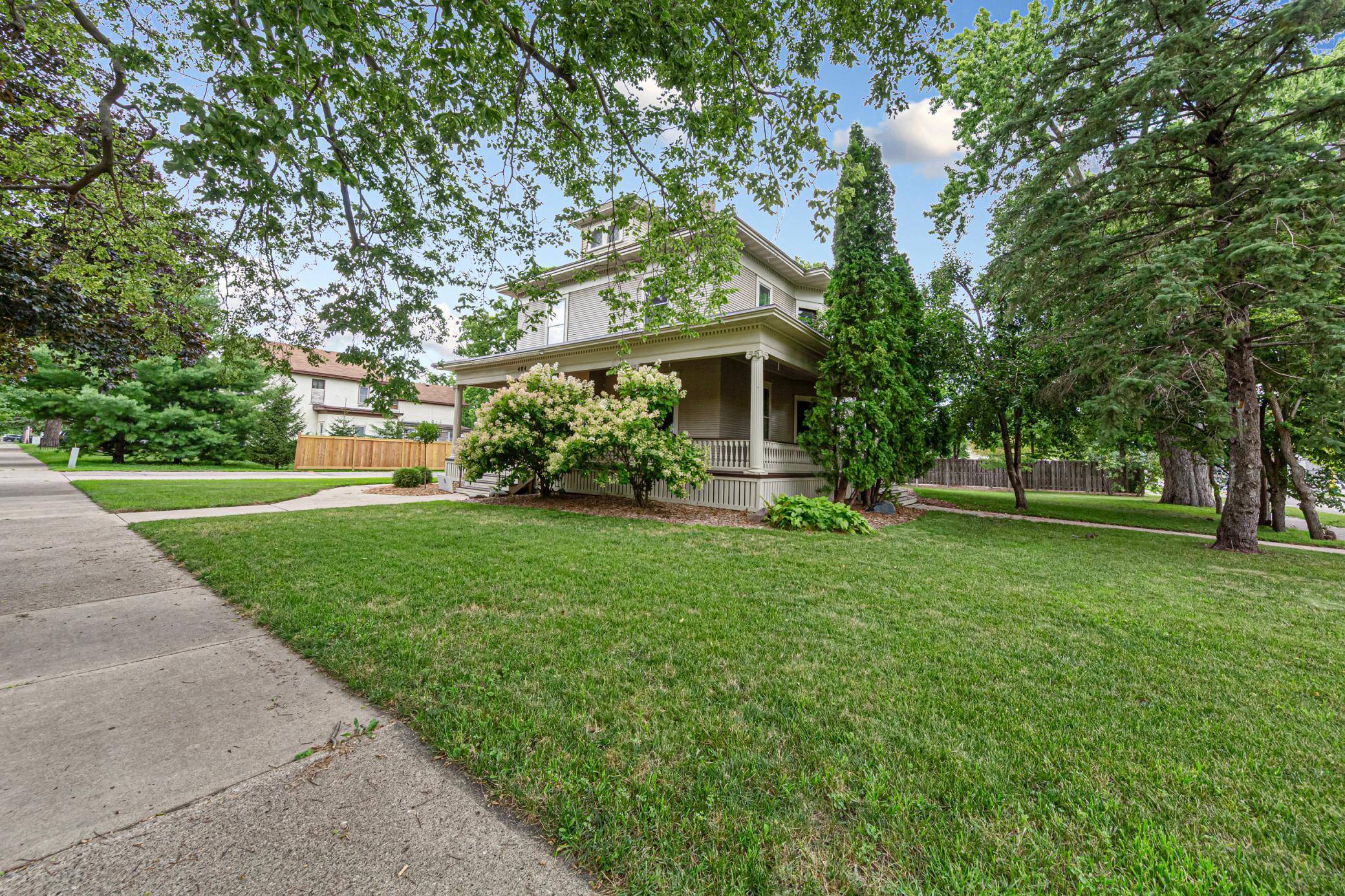 404 3rd ST NW, Faribault, MN 55021