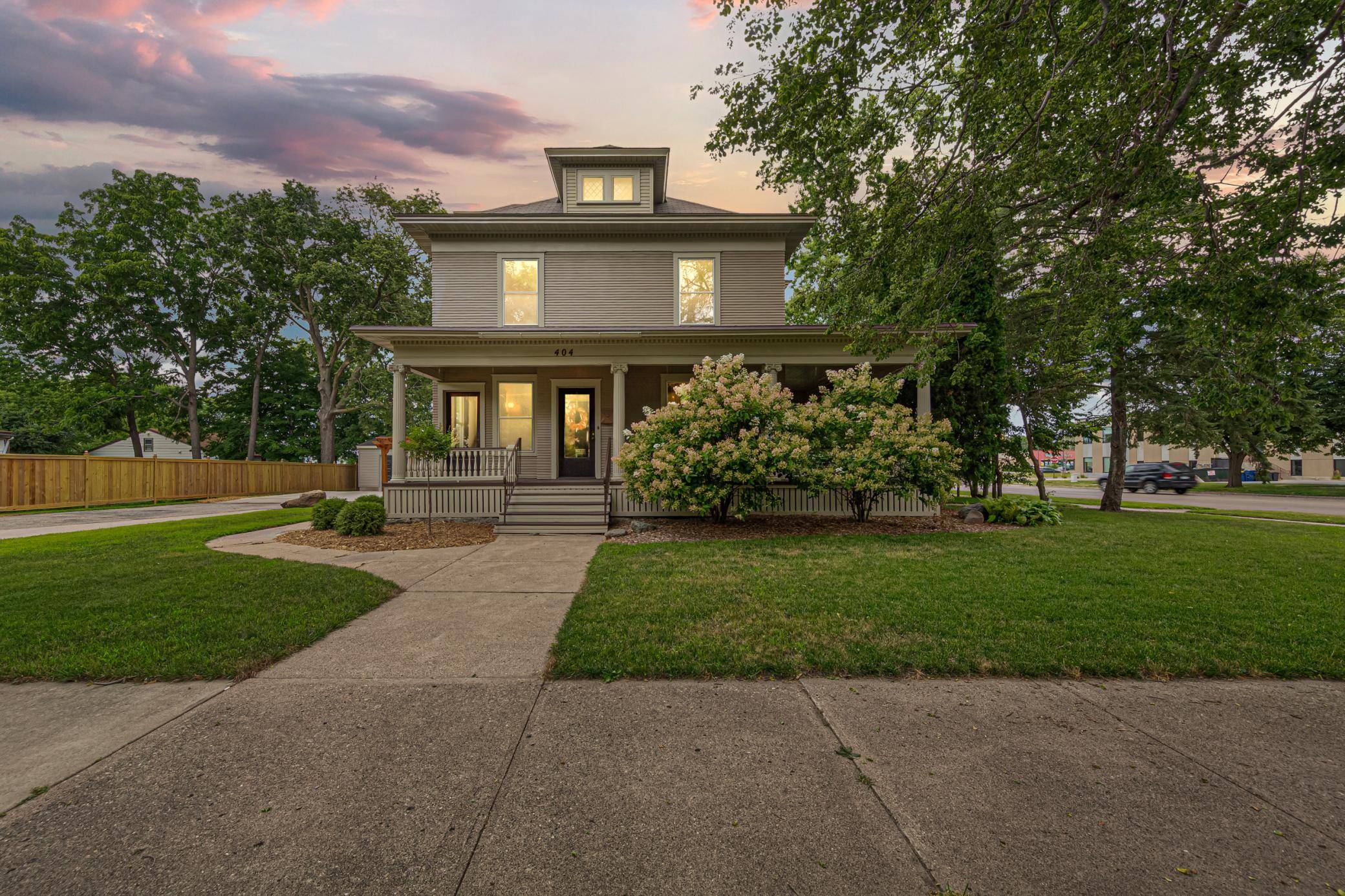 404 3rd ST NW, Faribault, MN 55021