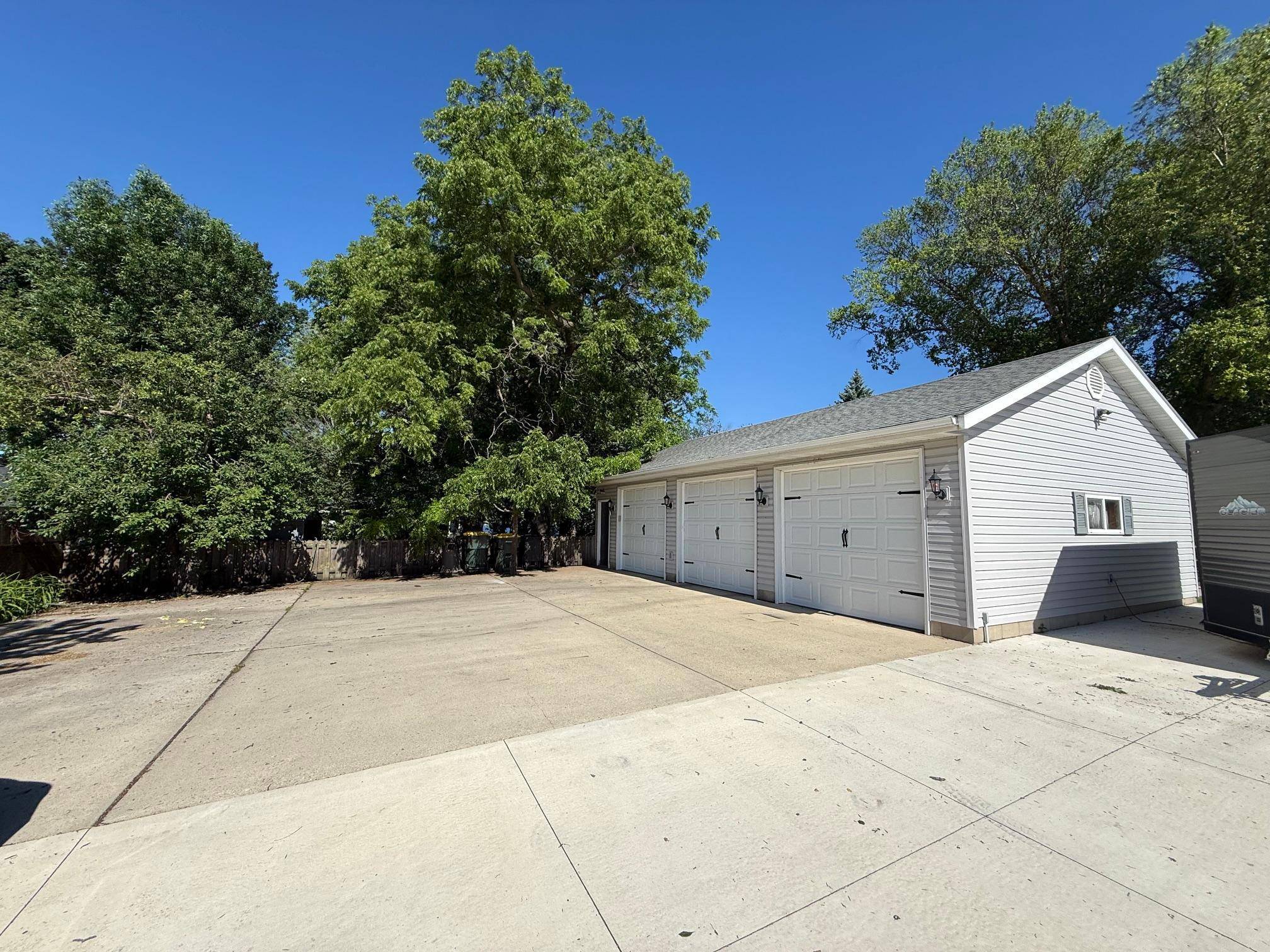 5134 E Eagle Lake RD, Willmar, MN 56201