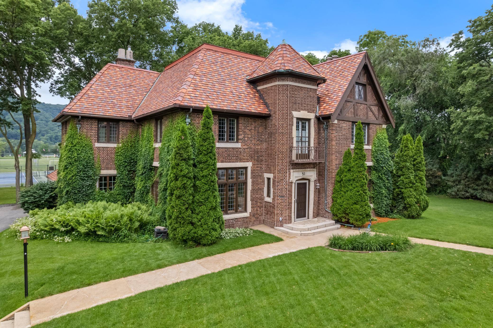 51 W Sarnia ST, Winona, MN 55987