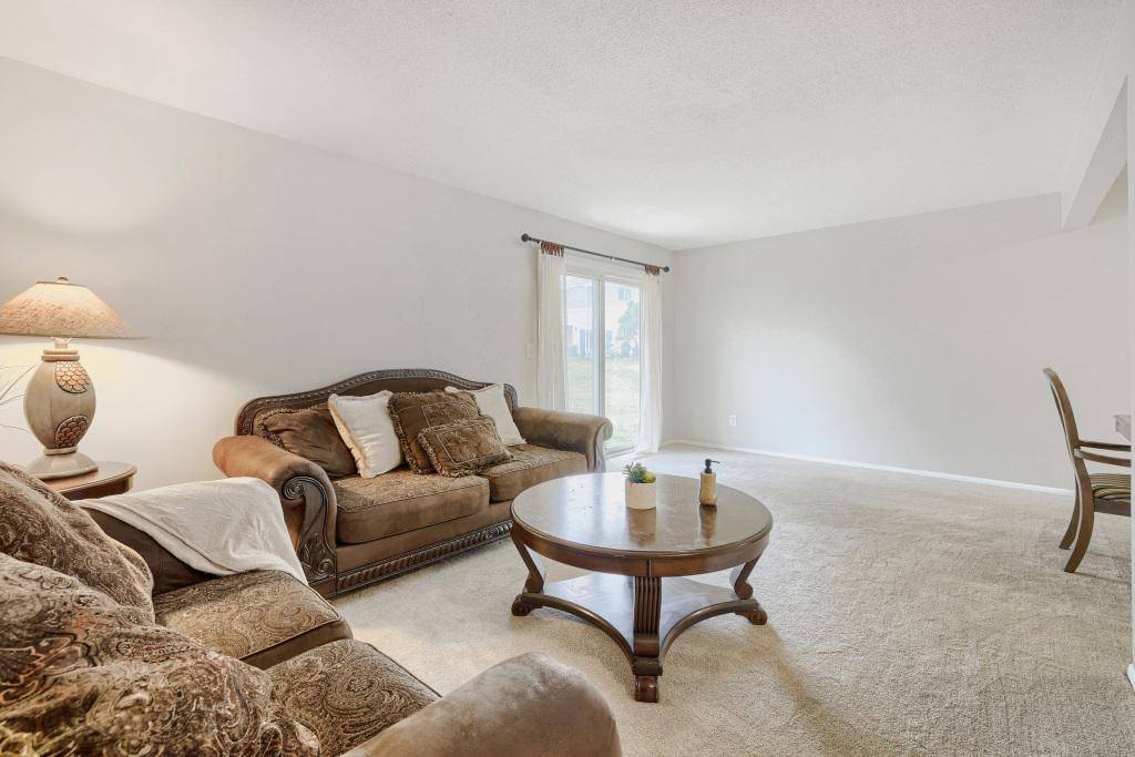2342 Dorland PL E, Maplewood, MN 55119