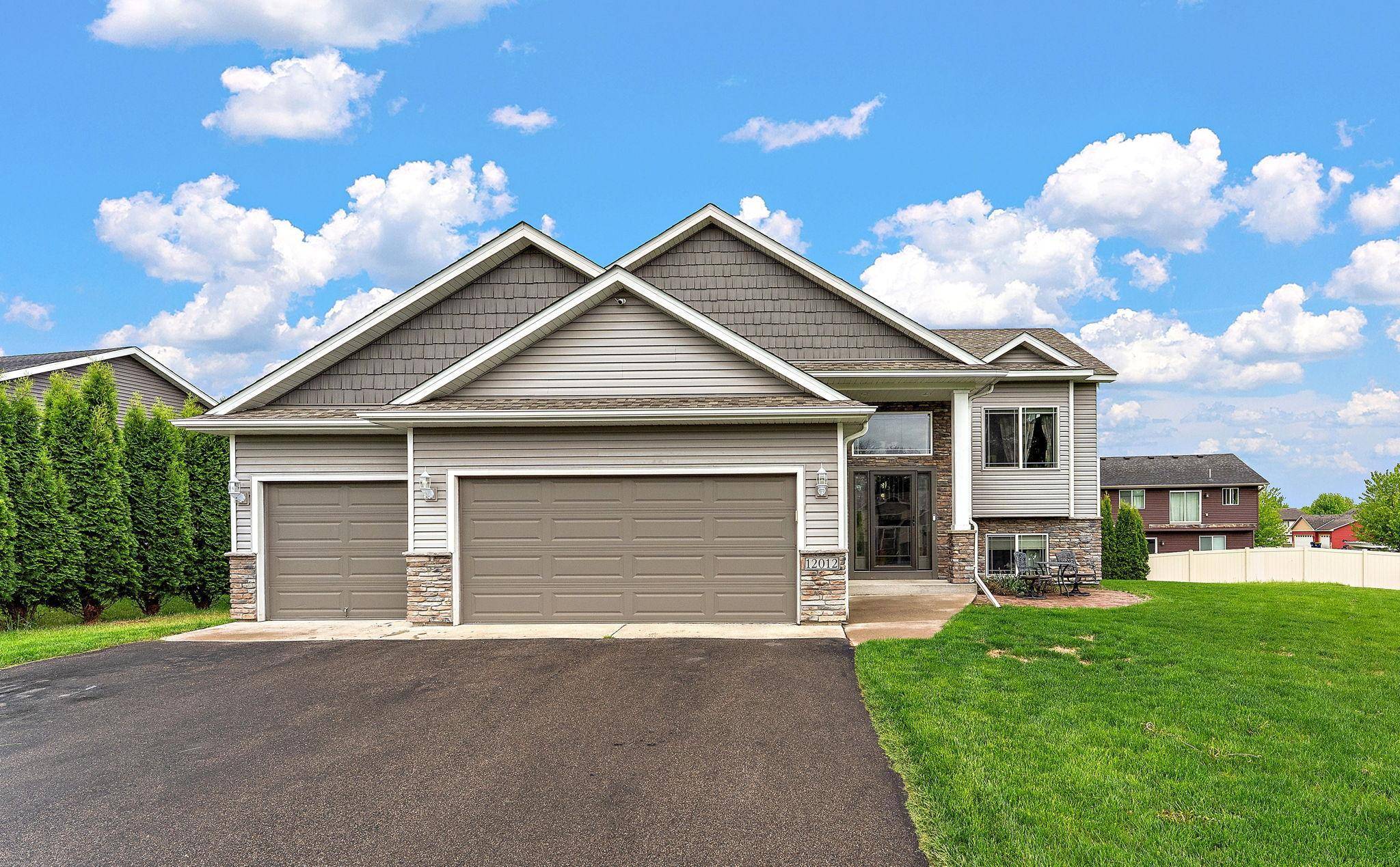 12012 Mayview Curve, Lindstrom, MN 55045