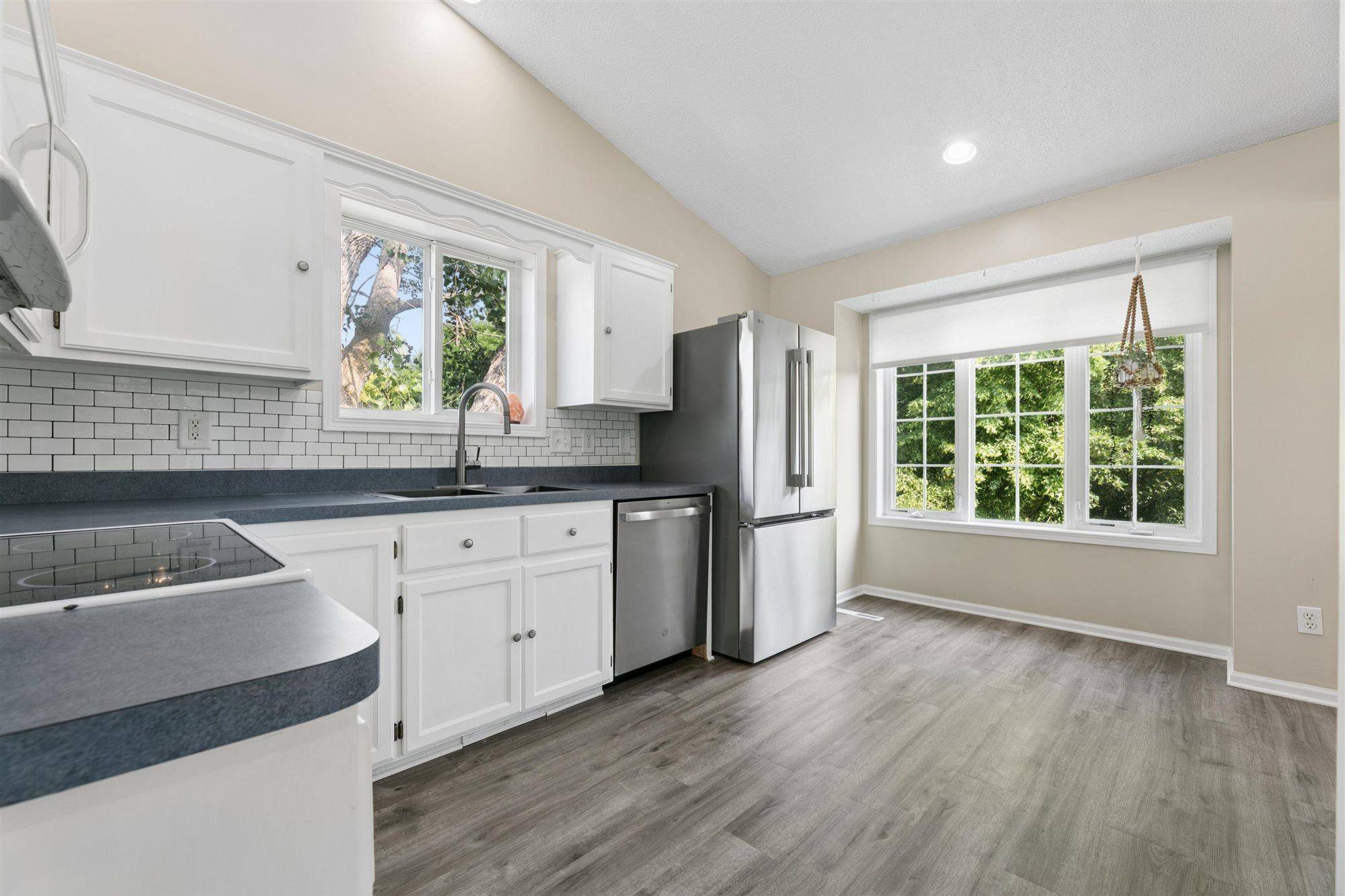 202 Crystal LN, Montrose, MN 55363