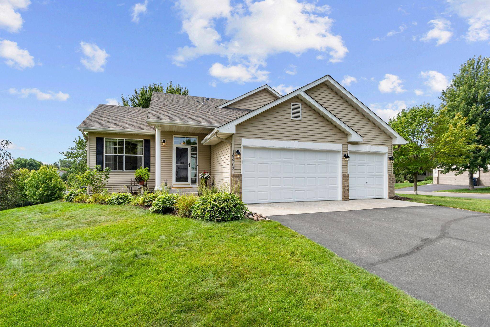 19903 Excelsior LN, Farmington, MN 55024