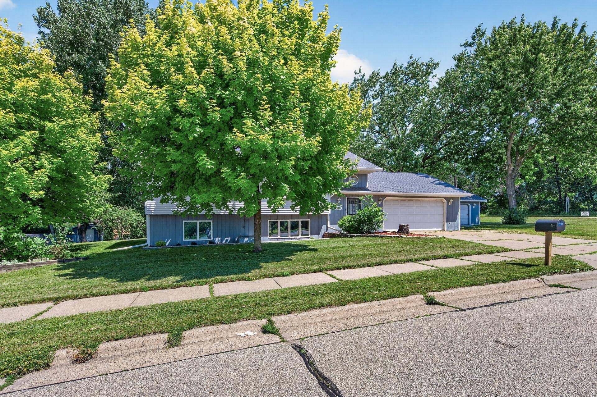 2709 Holloway AVE E, North Saint Paul, MN 55109
