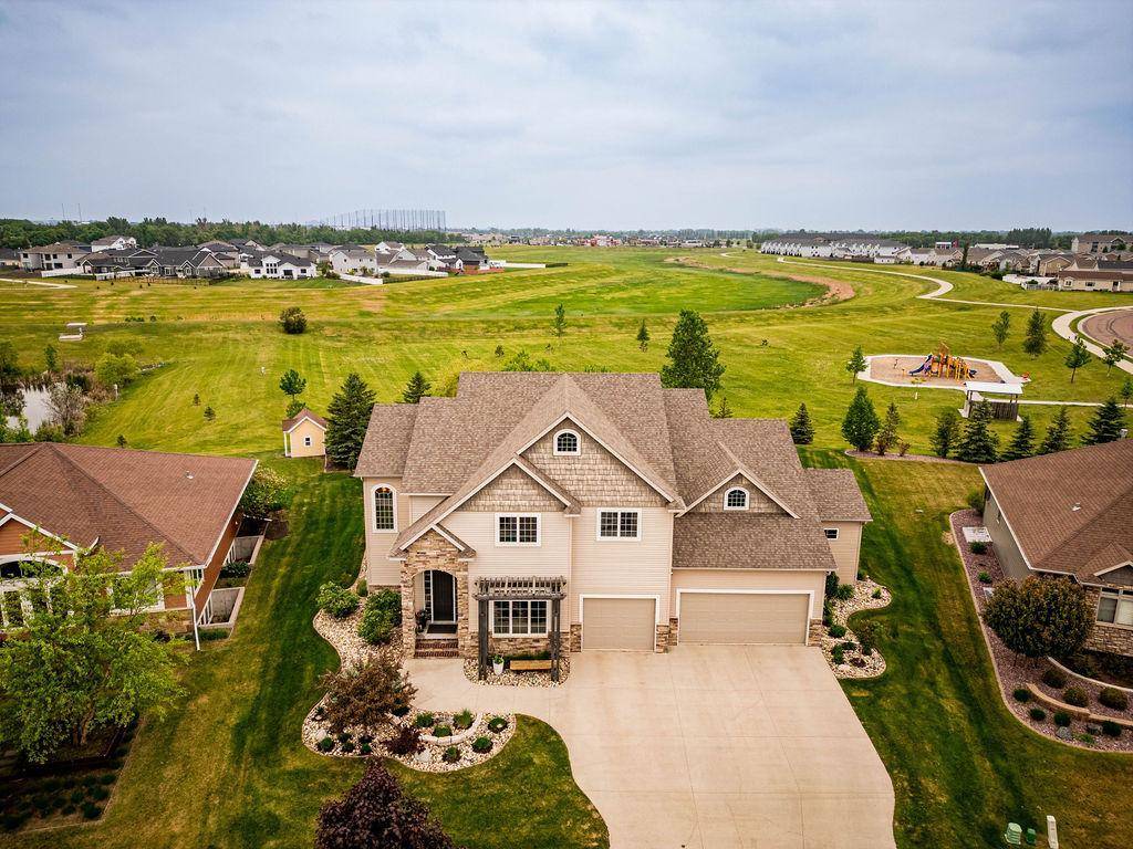 5827 Silverleaf DR S, Fargo, ND 58104