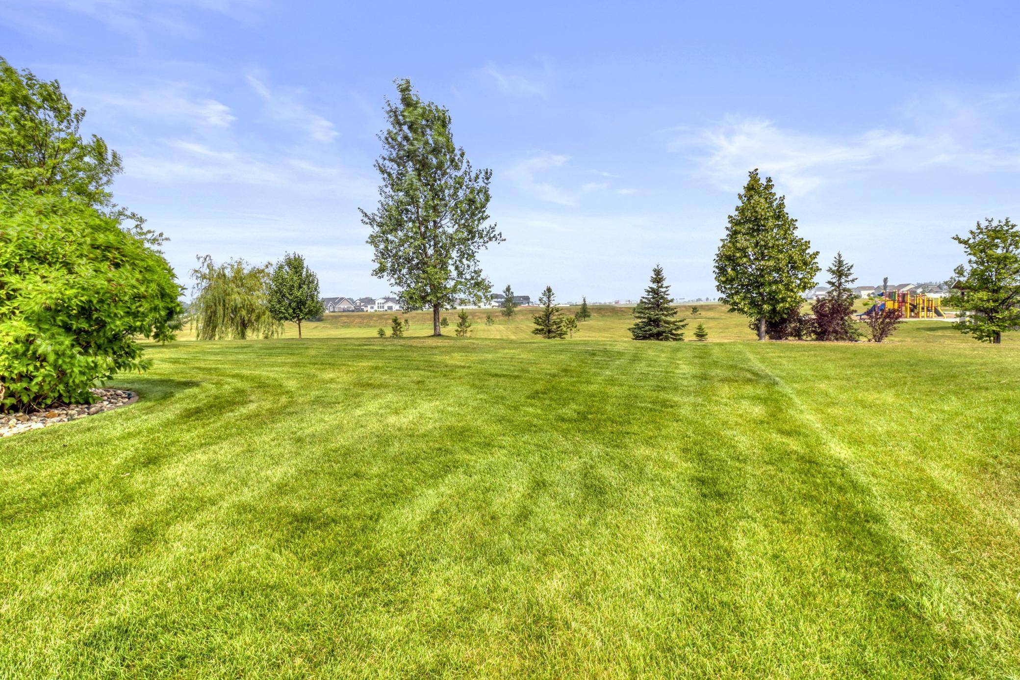 5827 Silverleaf DR S, Fargo, ND 58104