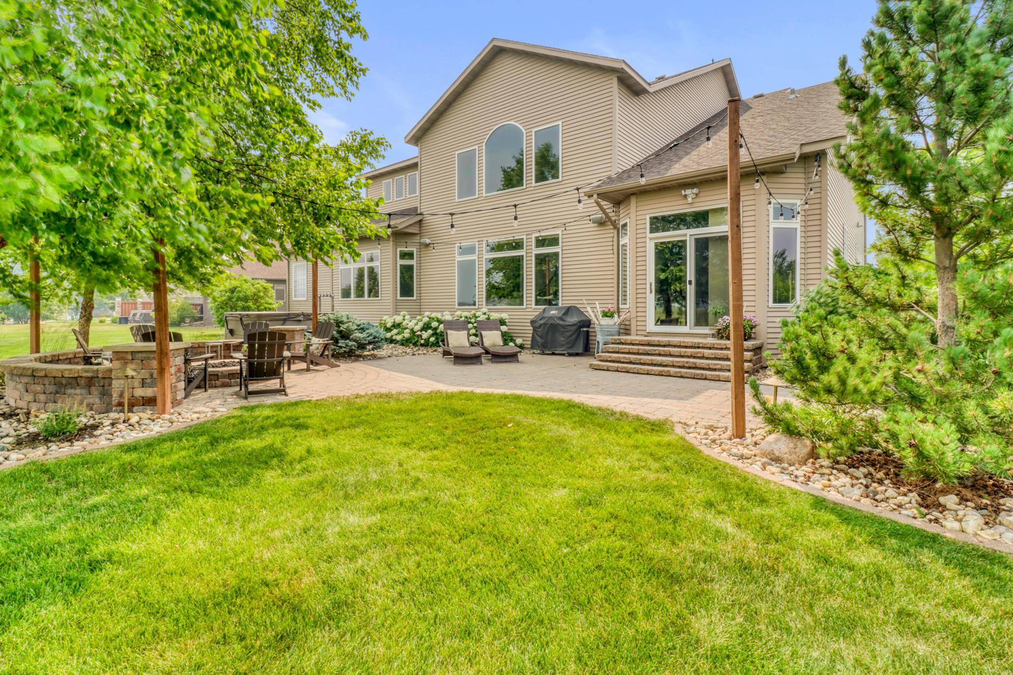 5827 Silverleaf DR S, Fargo, ND 58104